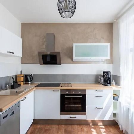 2 Bedrooms Apt Near Wenceslas Sq Прага Екстер'єр фото