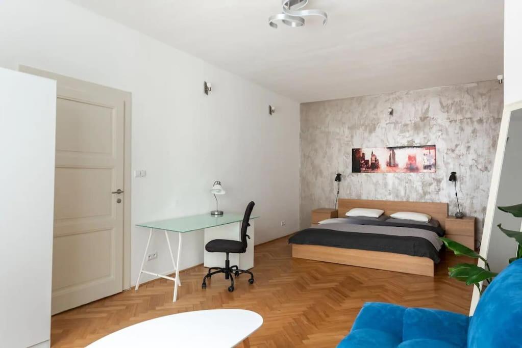 2 Bedrooms Apt Near Wenceslas Sq Прага Екстер'єр фото