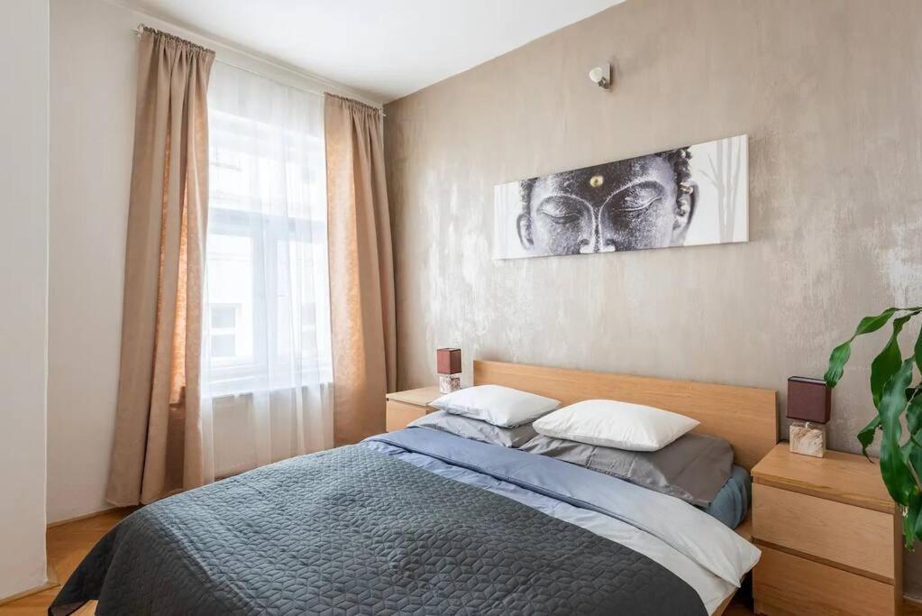 2 Bedrooms Apt Near Wenceslas Sq Прага Екстер'єр фото