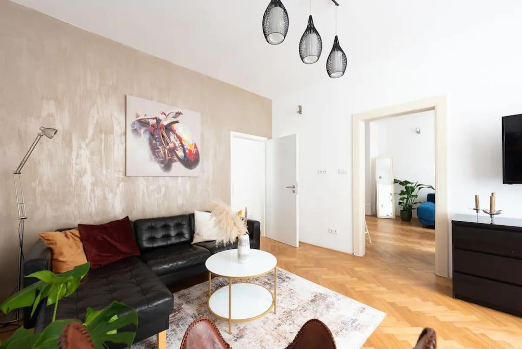 2 Bedrooms Apt Near Wenceslas Sq Прага Екстер'єр фото