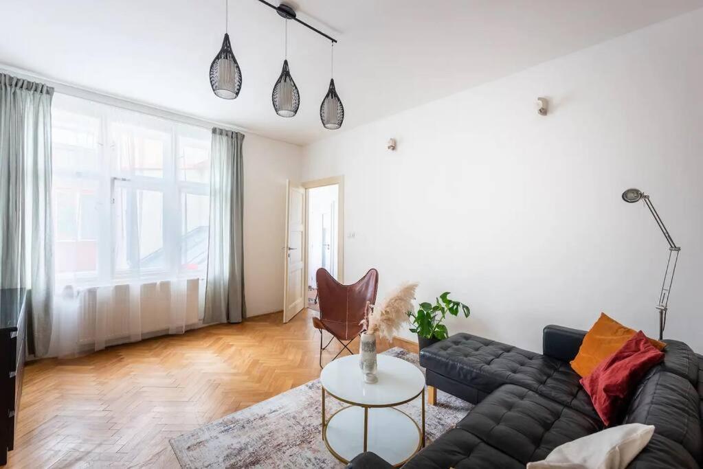 2 Bedrooms Apt Near Wenceslas Sq Прага Екстер'єр фото